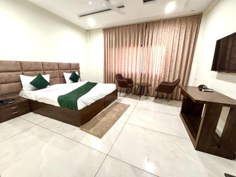 Prism Grand Hotel Zirakpur Luaran gambar