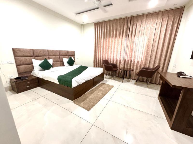 Prism Grand Hotel Zirakpur Luaran gambar