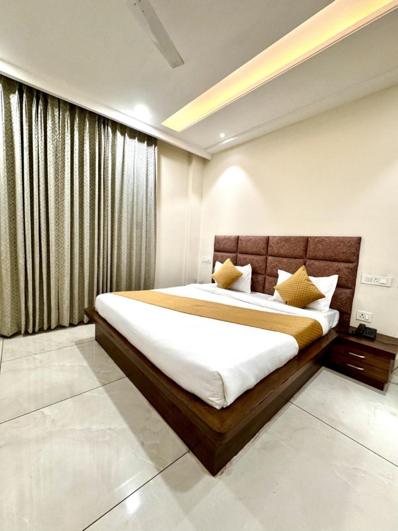 Prism Grand Hotel Zirakpur Luaran gambar