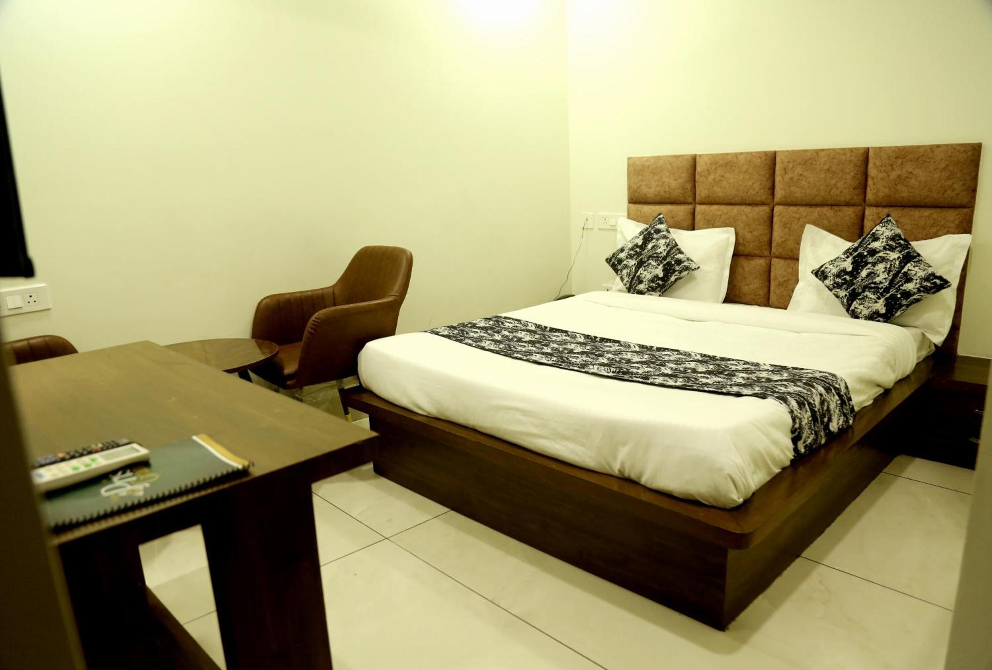 Prism Grand Hotel Zirakpur Luaran gambar