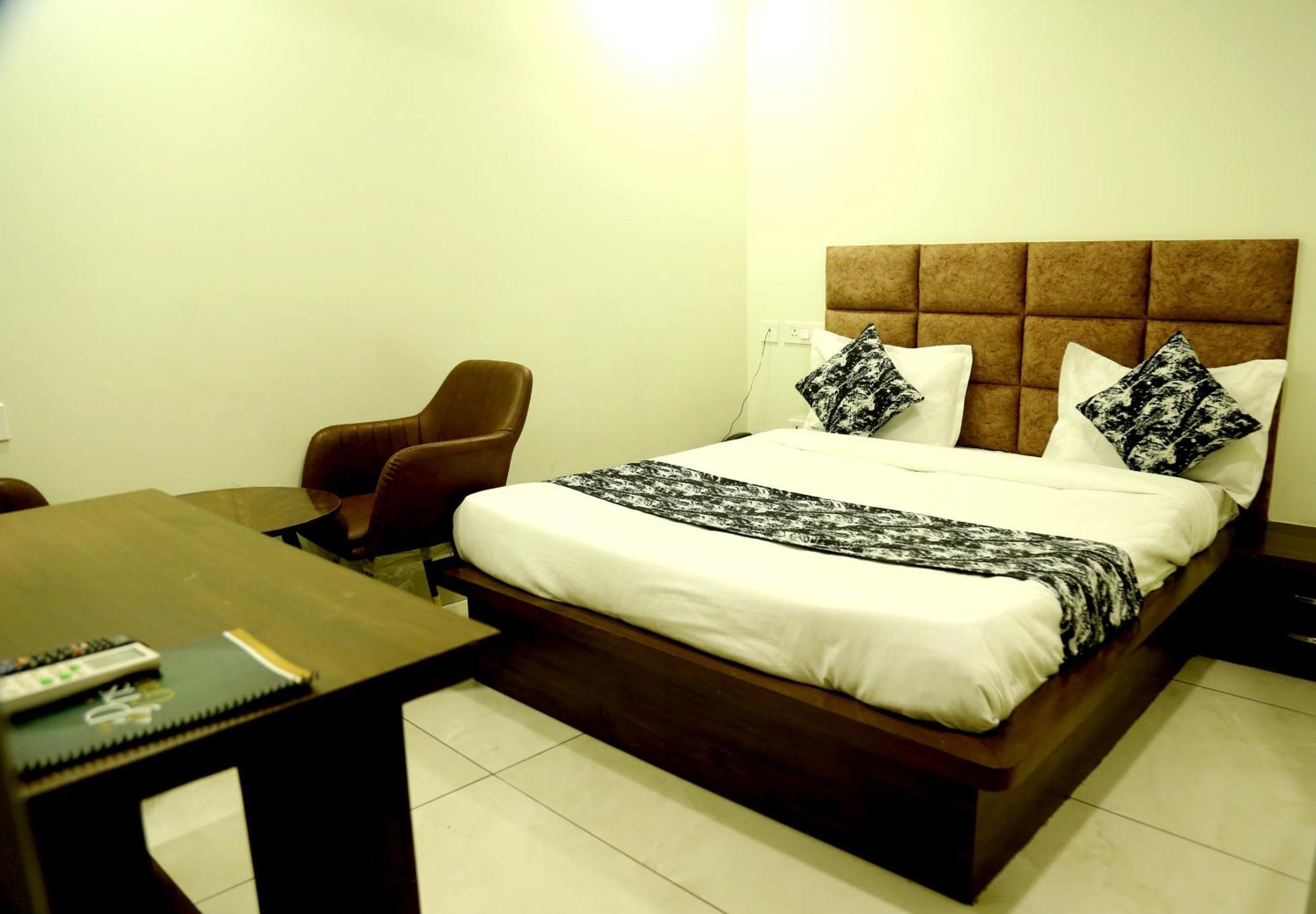 Prism Grand Hotel Zirakpur Luaran gambar