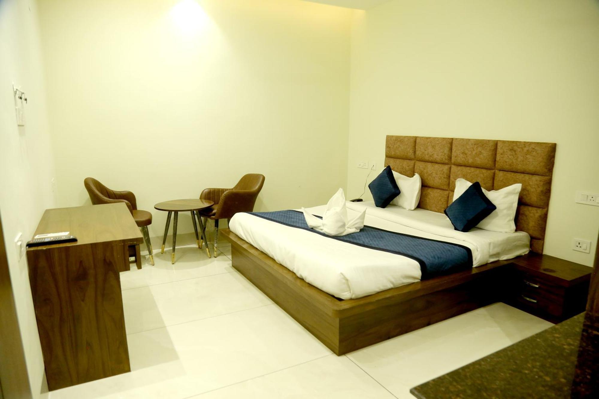 Prism Grand Hotel Zirakpur Luaran gambar